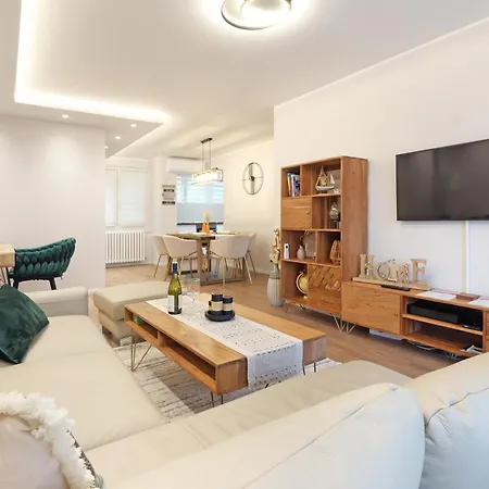 Apartment Arena West Gem *