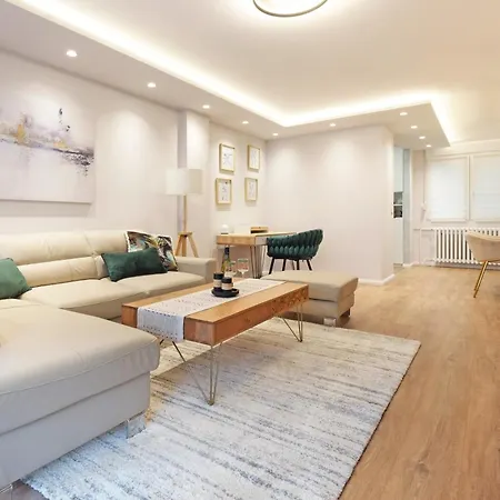 Apartment Arena West Gem *